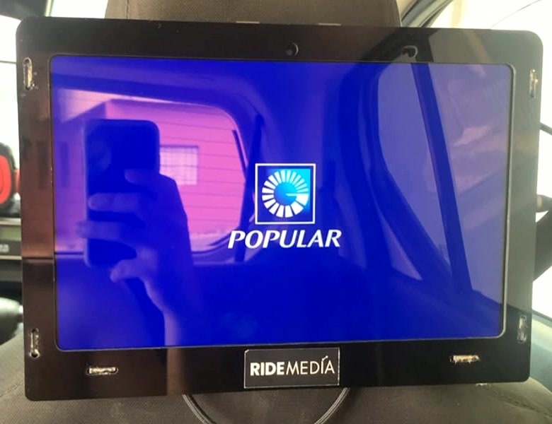 Pantalla Ride Media con el logo de Popular en el cierre del spot