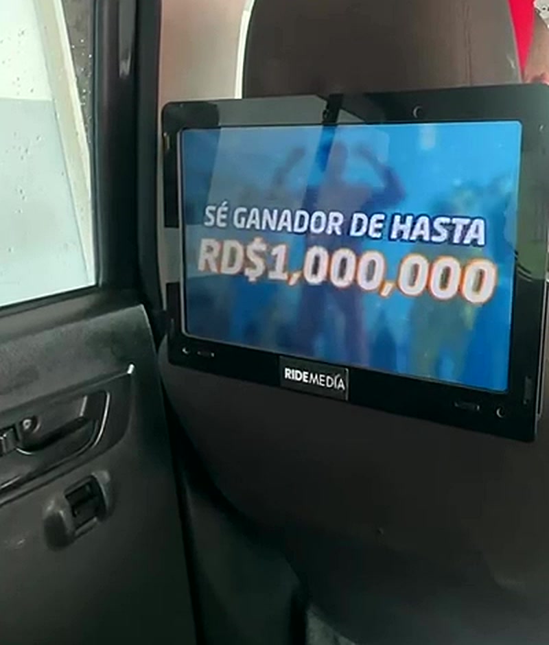 Pantalla en ruta mostrando el premio del Club de las Razones